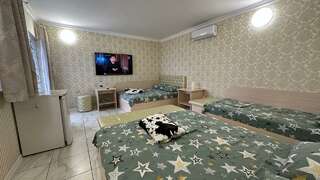 Гостиница Моника Керчь Семейный улучшенный-1